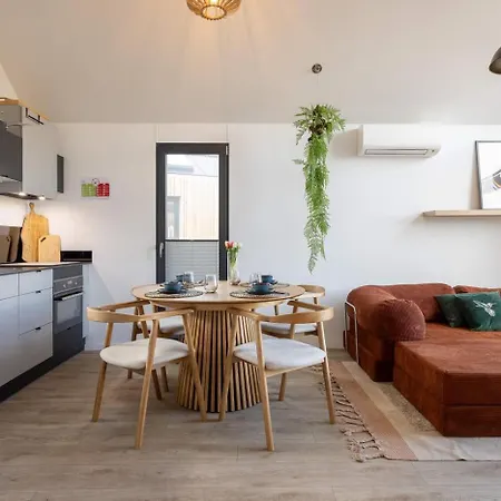 Tiny House With A Fenced Garden In - Garden Shed - 8 펜션 *